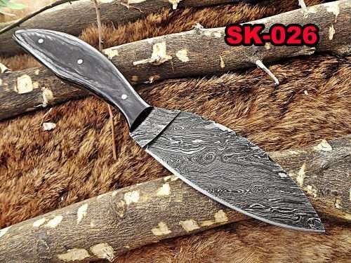 9" Long Damascus steel compact skinning knife, 4.5" hand forged full tang blade, Dollar wood scale, Cow hide Leather sheath