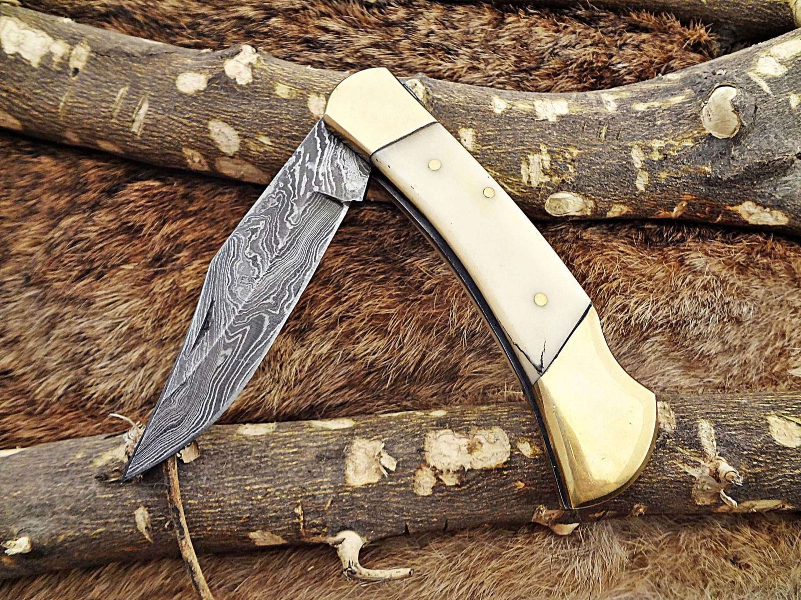 Custom Hand Forged Damascus Folding Knife Brass Bolster With Horn
