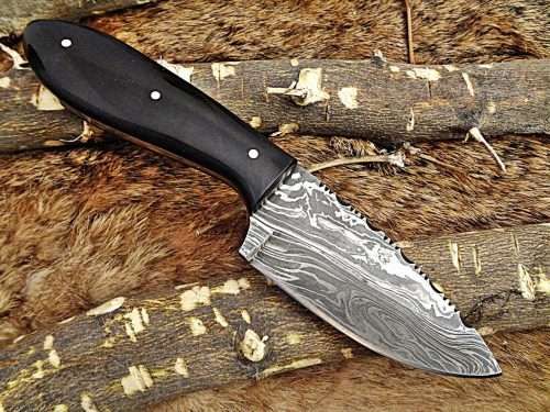7.5" compact skinning Knife with 4" full tang Damascus steel blade, Available in 2 colors scale, includes Cow hide Leather sheath