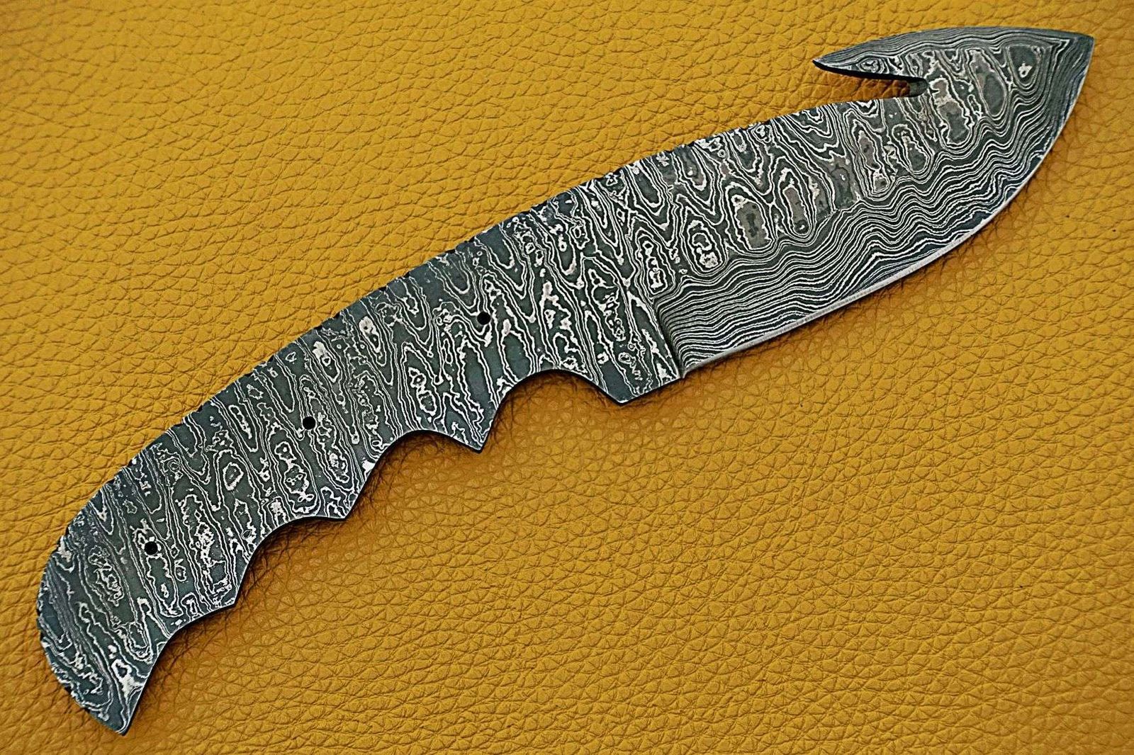 9.5 Inches HAND FORGED Special Feather Damascus Steel Hunting
